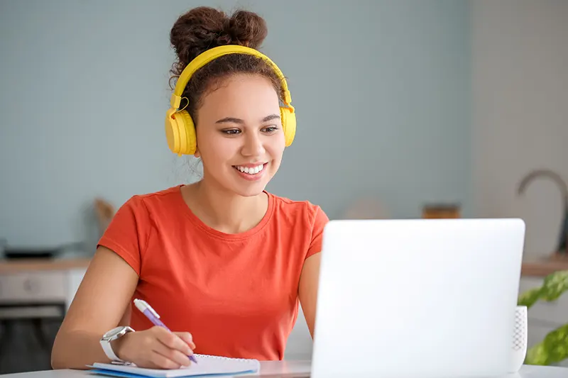 Kuliah Online Hybrid Bikin Mahasiswa Tetap Aktif dan Produktif