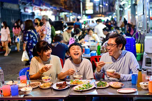 Makan Bersama di Restoran