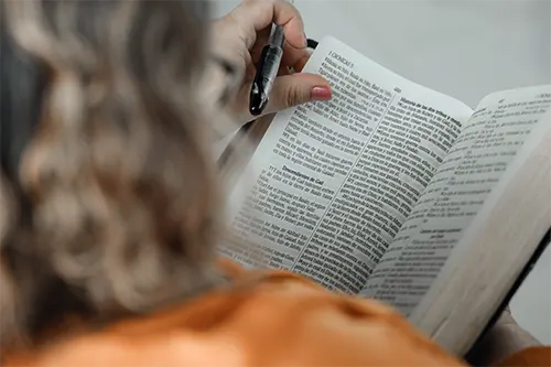 Membaca Alkitab