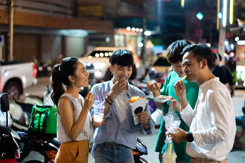 Menikmati Street Food Halal di Indonesia