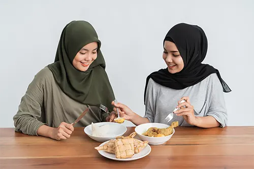 Kebersamaan dalam Menikmati Hidangan